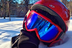 Usar casco en los deportes de nieve